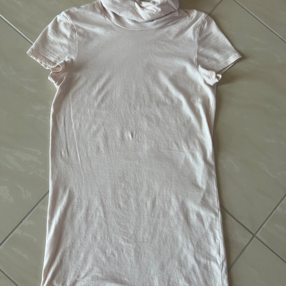 2832 Theory women's short-sleeve turtleneck shirt pale pink size M - Picture 4 of 6